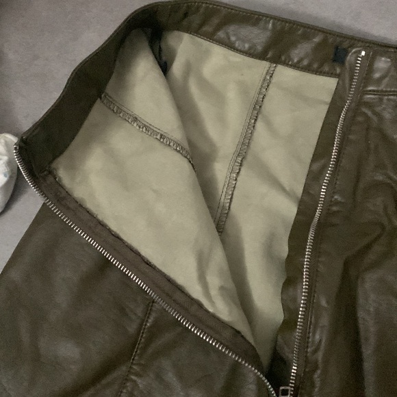 Olive high waisted mini skirt - Picture 3 of 3